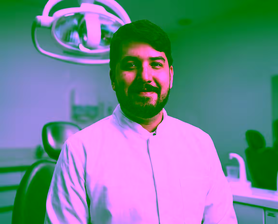 Dr. Manuel Upegui — Especialista en Periodoncia e Implantes en Dental Arquitec, Medellín